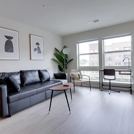 Charming Condo With Nice Amenities At Alexandria